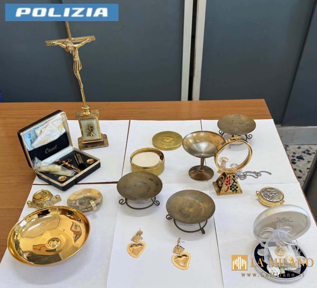 Napoli, suora ricattata per riavere oggetti sacri rubati: arrestato 38enne per furto ed estorsione