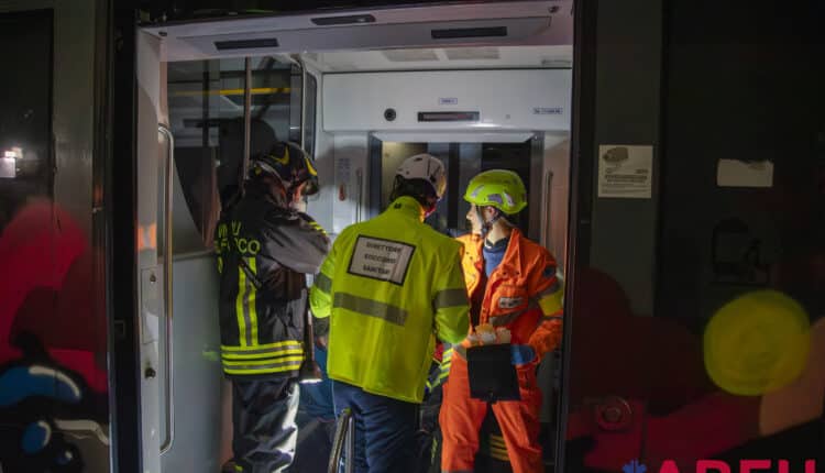 Milano, AREU guida la maxi esercitazione nel Passante: 24 feriti simulati e un PMA operativo in pochi minuti