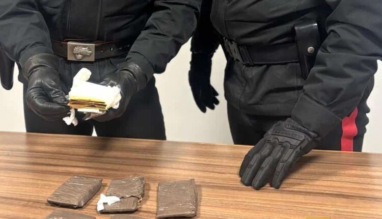 Bologna: fermati due presunti corrieri con 6 kg d’oro e un coltello.