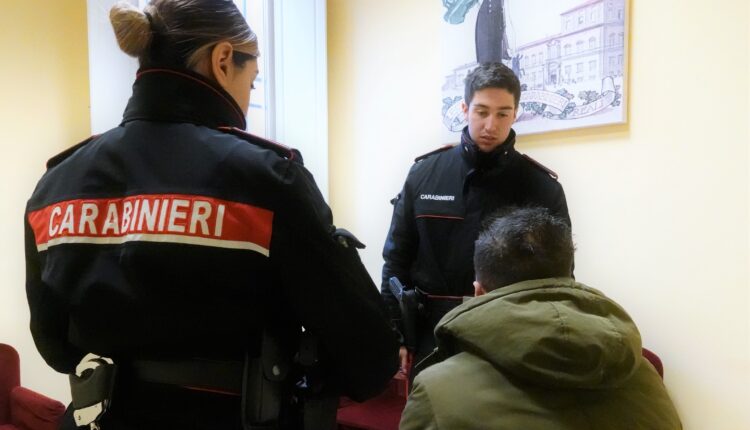 Bologna, operazione antidroga: 21enne arrestato dai Carabinieri con 18 dosi di cocaina e oltre 22mila euro in contanti