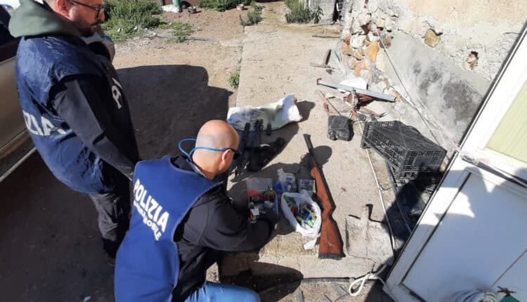 Sfruttamento, tratta di esseri umani e crudeltà sugli animali: tre arresti nel Catanese dopo un’indagine della Squadra Mobile