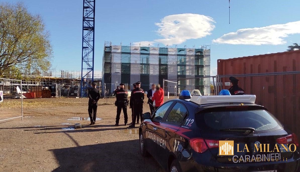 Vignola, operaio sale sulla gru minacciando di gettarsi: Carabinieri e soccorsi evitano la tragedia