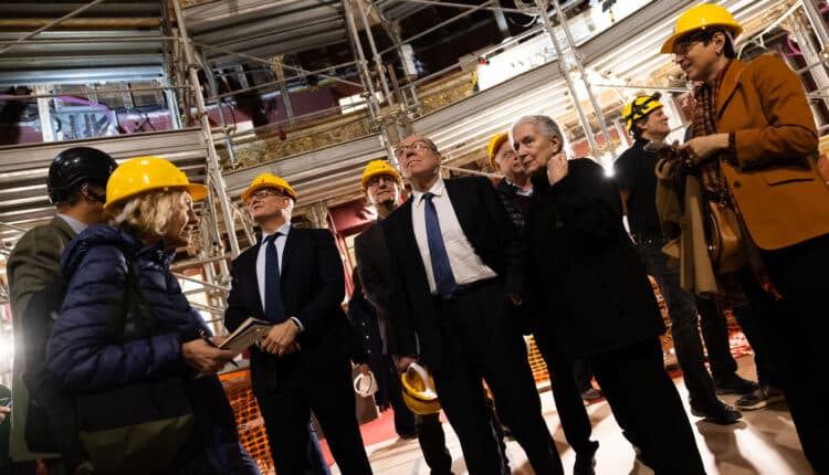 Roma, la Giunta approva due nuove misure: Verdone “sindaco per un giorno” partecipa ai lavori