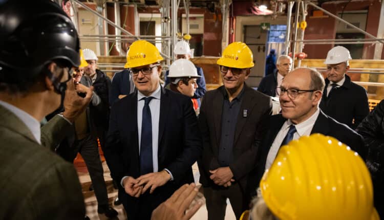 Roma, la Giunta approva due nuove misure: Verdone “sindaco per un giorno” partecipa ai lavori