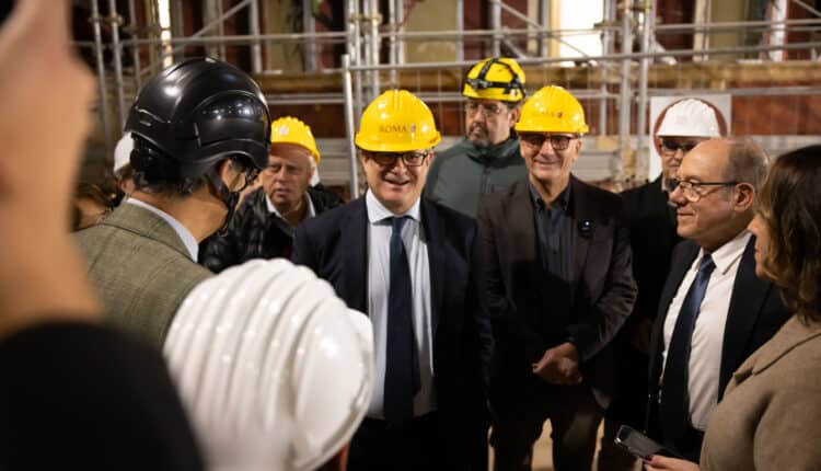 Roma, la Giunta approva due nuove misure: Verdone “sindaco per un giorno” partecipa ai lavori