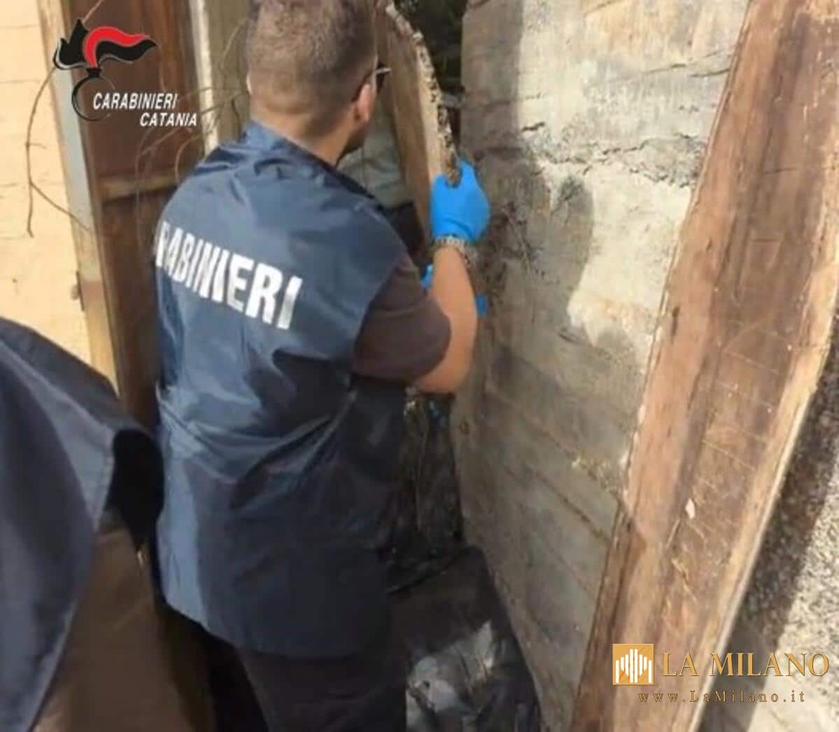 Catania, cimitero di Acireale sotto sequestro: resti umani accatastati e rifiuti speciali tra le tombe