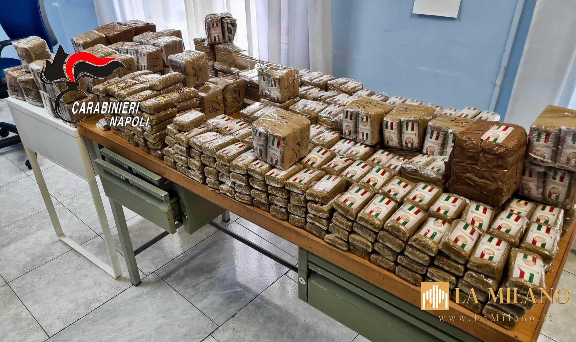 Casavatore: Carabinieri sequestrano oltre un quintale di hashish in un’auto accesa.