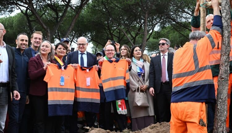 Roma, la Giunta approva due nuove misure: Verdone “sindaco per un giorno” partecipa ai lavori