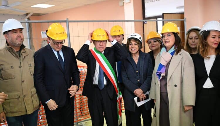 Roma, la Giunta approva due nuove misure: Verdone “sindaco per un giorno” partecipa ai lavori