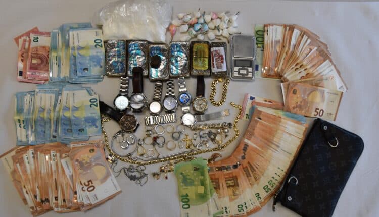 Trento, maxi-operazione della Polizia: 23 misure cautelari contro due gruppi criminali dediti a furti e droga