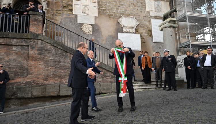 Roma, la Giunta approva due nuove misure: Verdone “sindaco per un giorno” partecipa ai lavori