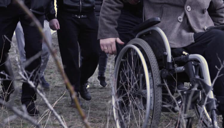 Torino, 15enne disabile seviziato nella notte di Halloween: sequestrati i telefoni a tre minori