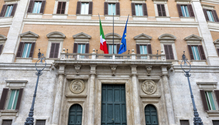 La Camera approva la svolta sul consenso: senza sì esplicito è sempre violenza sessuale.