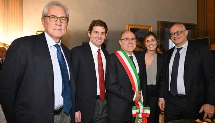 Roma, la Giunta approva due nuove misure: Verdone “sindaco per un giorno” partecipa ai lavori