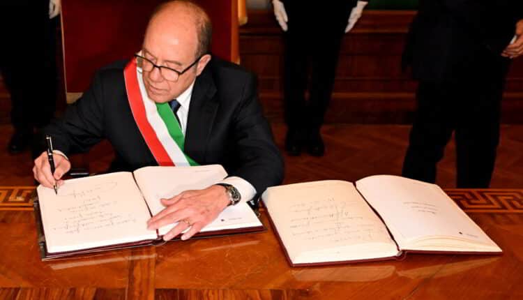 Roma, la Giunta approva due nuove misure: Verdone “sindaco per un giorno” partecipa ai lavori