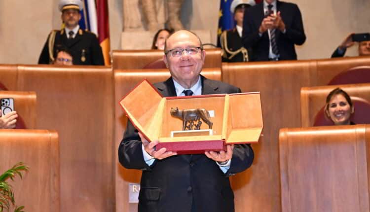 Roma, la Giunta approva due nuove misure: Verdone “sindaco per un giorno” partecipa ai lavori