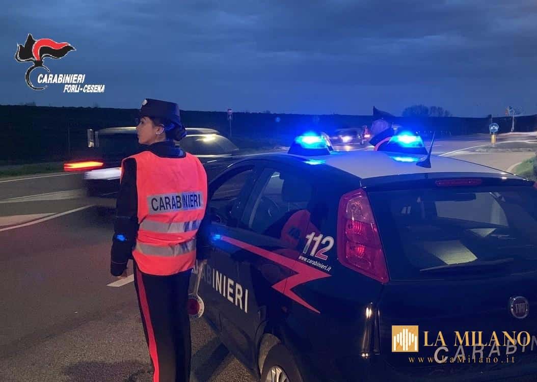 Cesena, partorisce in casa e lascia il neonato vicino ai cassonetti: salvato dai Carabinieri e dal 118