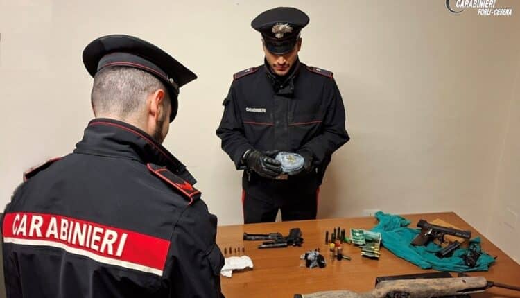 Forlì: 42enne arrestato dai Carabinieri per detenzione illegale di armi e ricettazione. Denunciato un complice