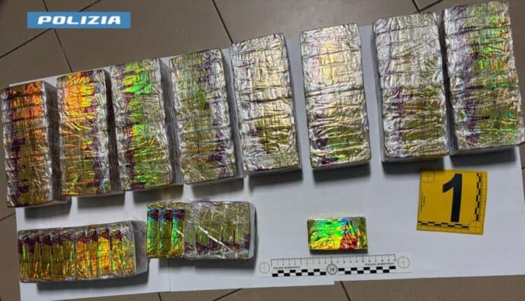 Lecce, maxi-sequestro di hashish durante i controlli straordinari: 2 arresti e oltre 20 kg di droga recuperati