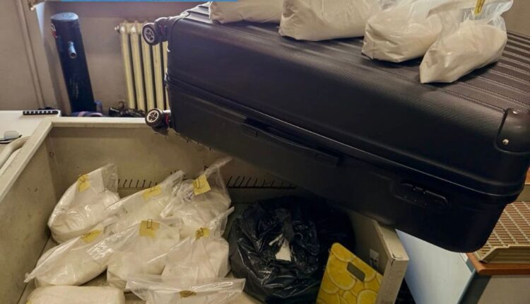 Torino: tre arresti e venti chili di droga sequestrati dalla Polizia.