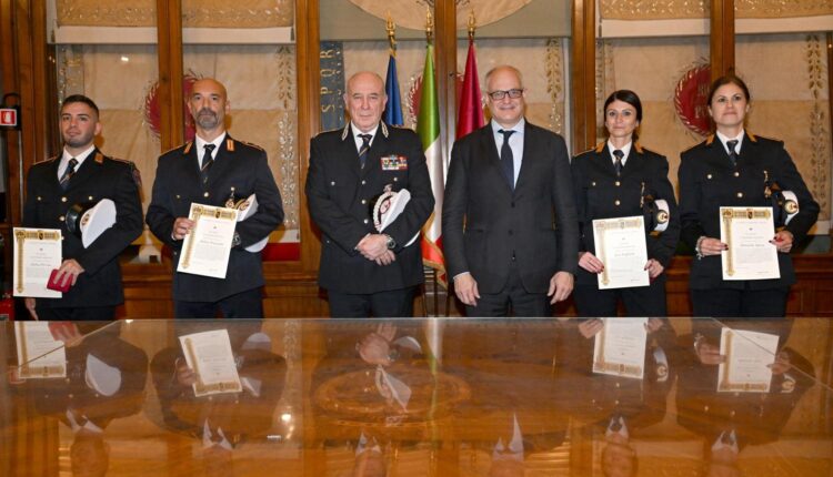 Roma, encomi e medaglie a quattro agenti della Polizia Locale per interventi che hanno salvato vite