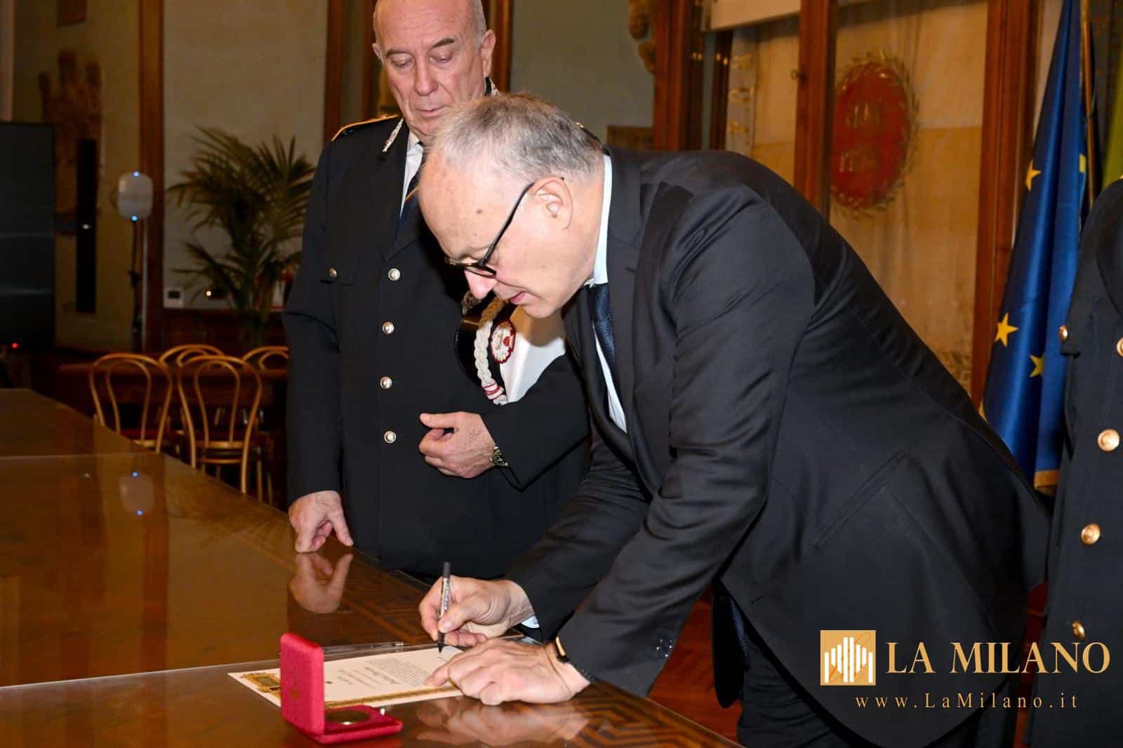 Roma, encomi e medaglie a quattro agenti della Polizia Locale per interventi che hanno salvato vite