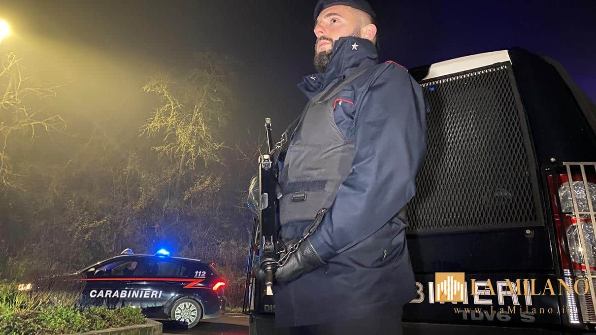 Roma, scoperta banda di hacker specializzati in “jackpotting”: tre arresti dei Carabinieri per furti digitali ai bancomat