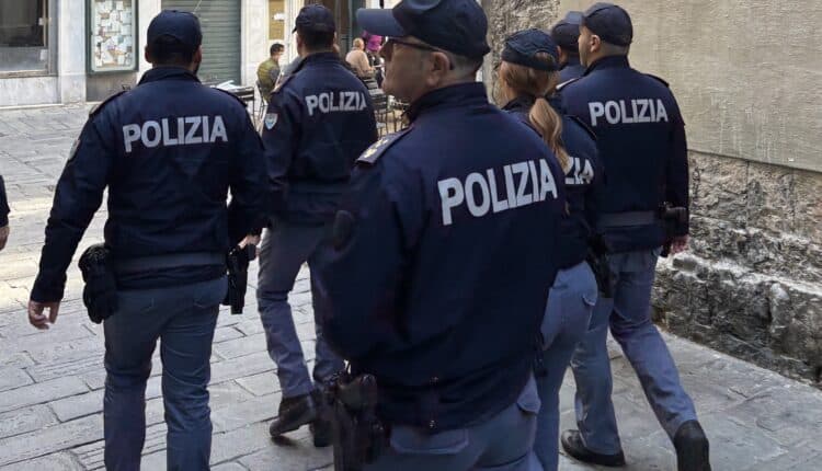 Genova: passeggero aggredito alla fermata del bus e controlli straordinari nel centro storico. Denunciato un uomo, un arresto e sanzioni per 4.000 euro