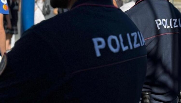 Roma, tre borseggiatori arrestati sulla metro A: fermati dopo il furto a un turista americano