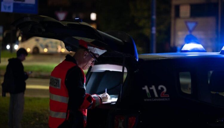 Capannori, 22enne arrestato dopo fuga a folle velocità: trovate ketamina, hashish e materiale per lo spaccio