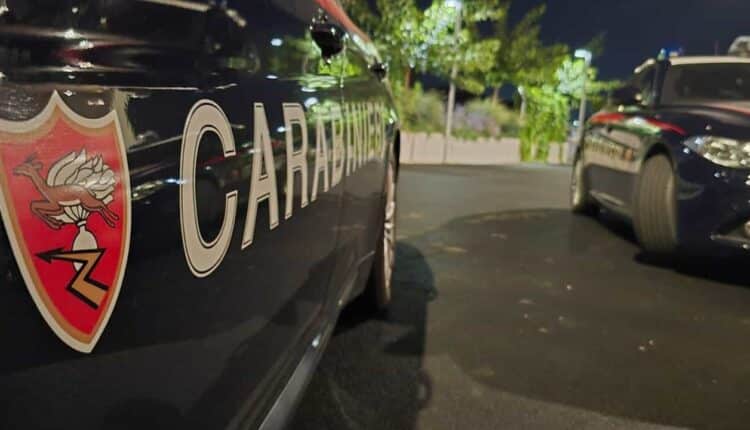 Ravenna: uomo armato di accetta arrestato dopo violenta aggressione in strada.