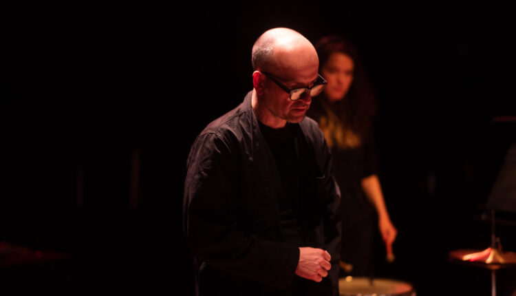 Matthew Herbert porta “The Horse” in Triennale Milano: un viaggio sonoro tra archeologia musicale, spiritualità e natura