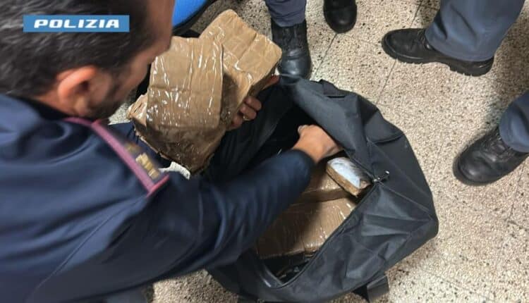 Lecce, maxi-sequestro di hashish durante i controlli straordinari: 2 arresti e oltre 20 kg di droga recuperati