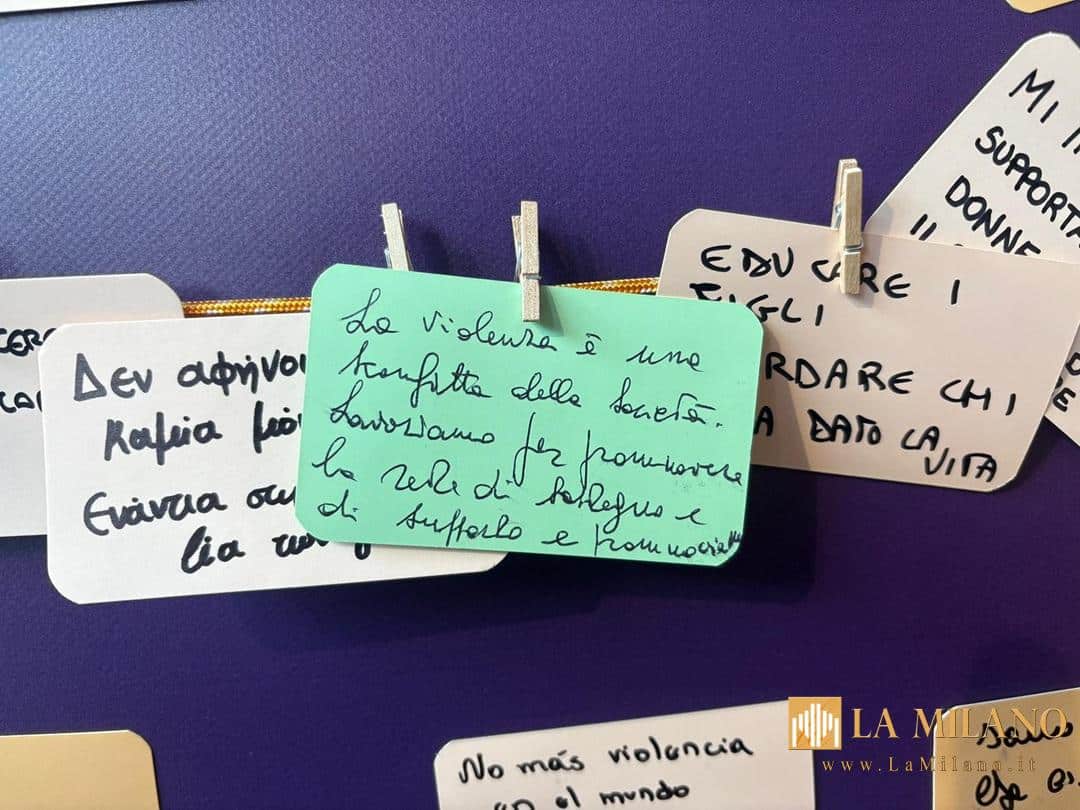 Milano inaugura il ‘Muro degli impegni’: un gesto simbolico per dire no alla violenza sulle donne