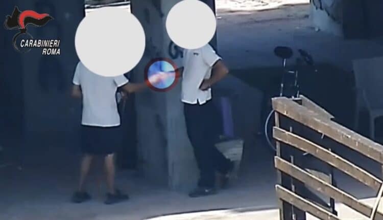 Ostia, maxi operazione antidroga dei Carabinieri: 12 arresti per spaccio e detenzione di stupefacenti