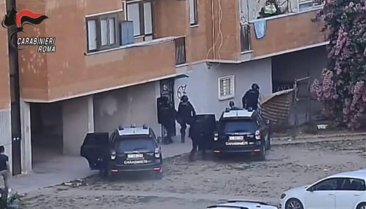 Ostia, maxi operazione antidroga dei Carabinieri: 12 arresti per spaccio e detenzione di stupefacenti