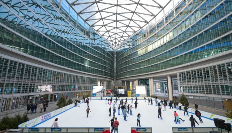 La pista di ghiaccio torna a Palazzo Lombardia: al via la stagione 2025–2026.