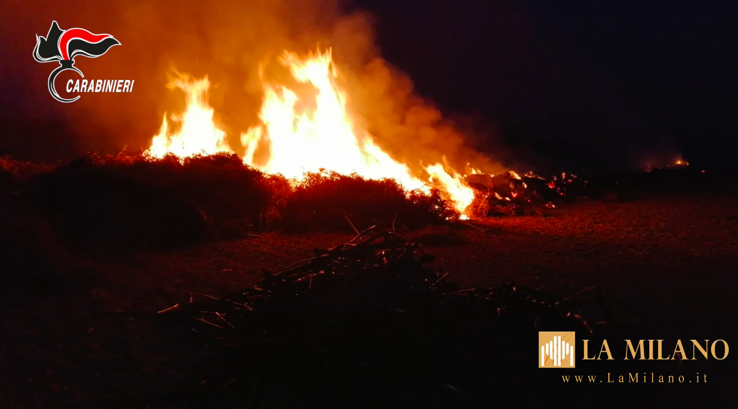 Caivano, rogo di rifiuti tessili: arrestato un 57enne grazie alla nuova control room per i reati ambientali