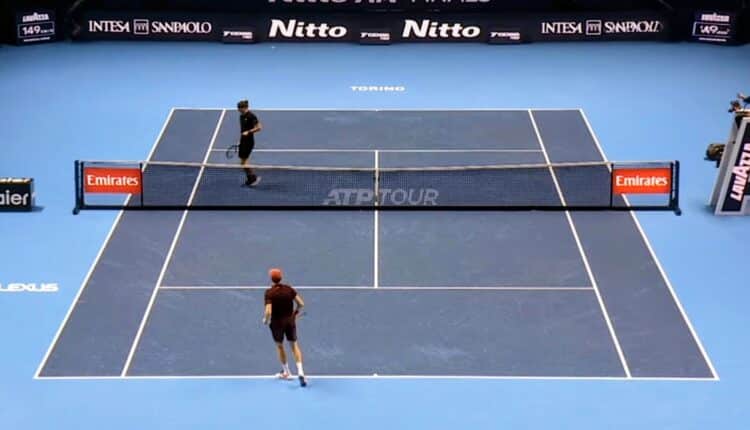 Atp Finals: Sinner batte Zverev 6-4 6-3 e conquista la semifinale con un turno d'anticipo