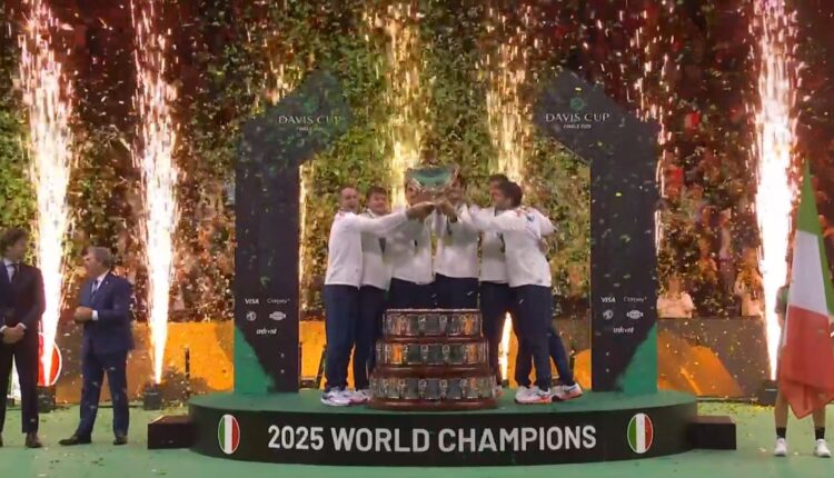 L'Italia del tennis è sul tetto del mondo. Gli azzurri vincono la terza Coppa Davis consecutiva.