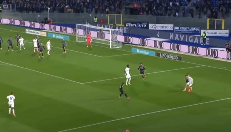 Serie A: il Napoli vince il big match contro la Roma e agguanta il Milan in testa, l'Inter insegue