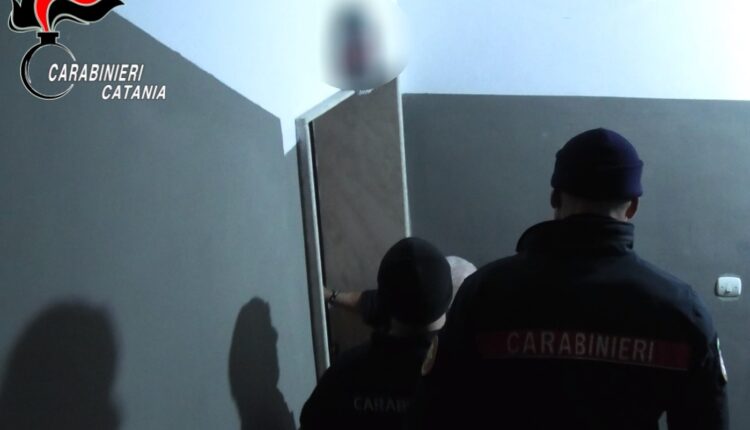 Catania, ex collaboratore di giustizia crea banda di rapinatori: cinque arresti dei Carabinieri