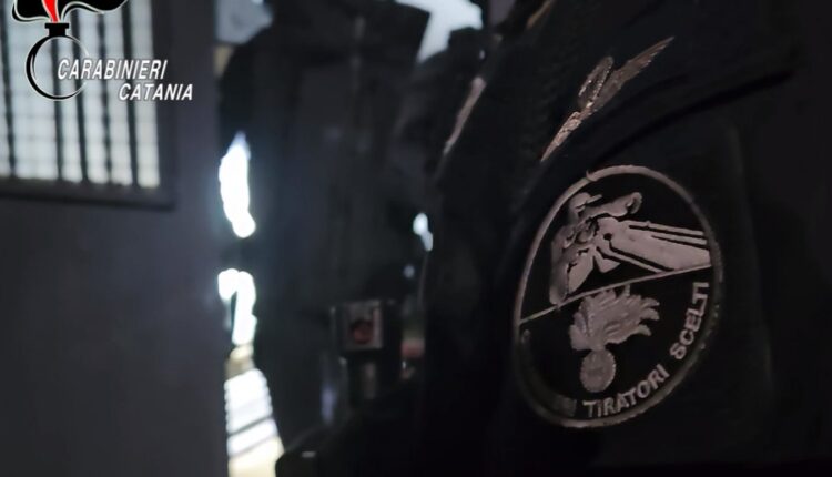 Catania, ex collaboratore di giustizia crea banda di rapinatori: cinque arresti dei Carabinieri