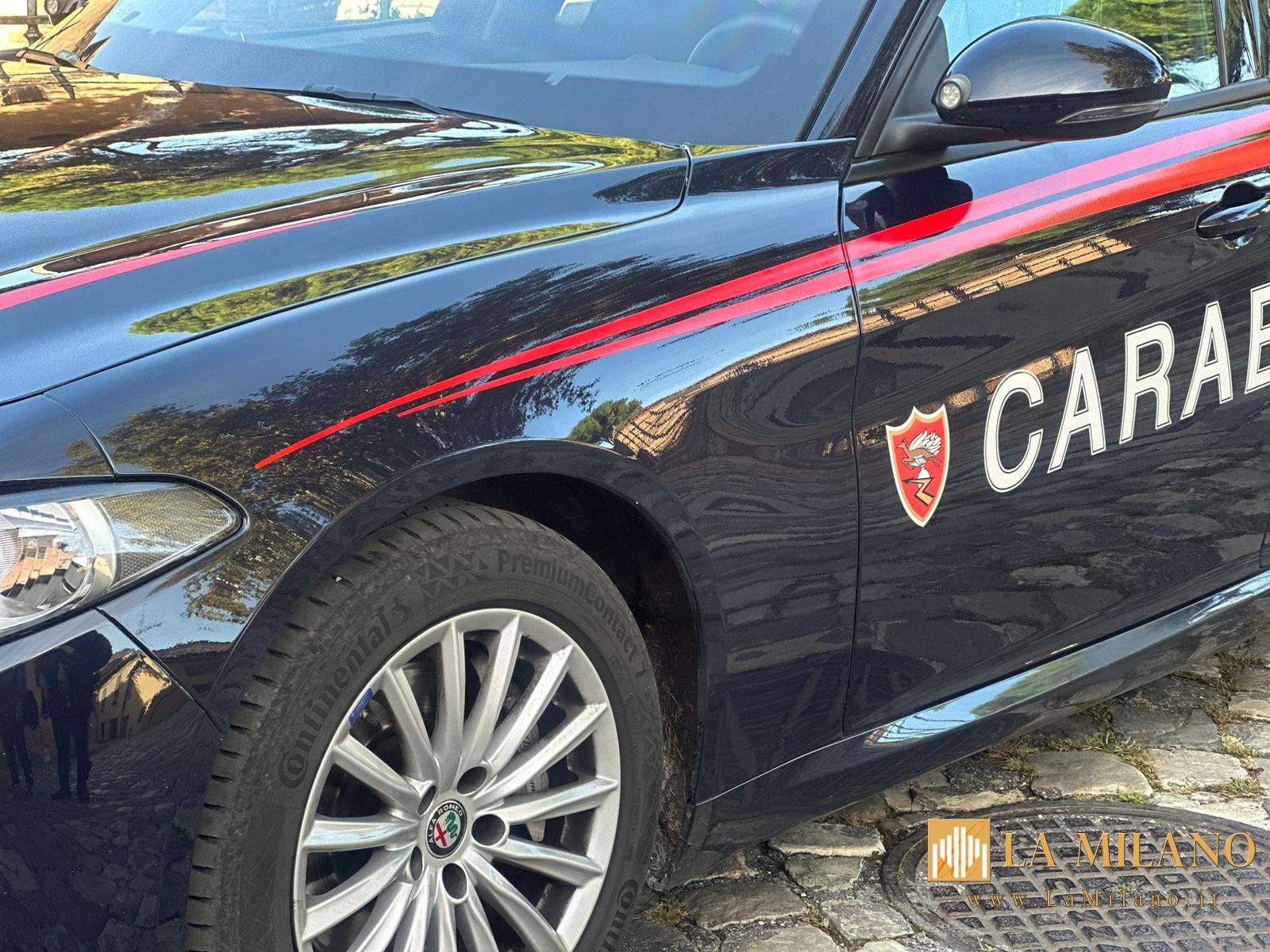 Ravenna, donna lancia oggetti contro le auto in transito: arrestata dai Carabinieri per violenza e resistenza a pubblico ufficiale