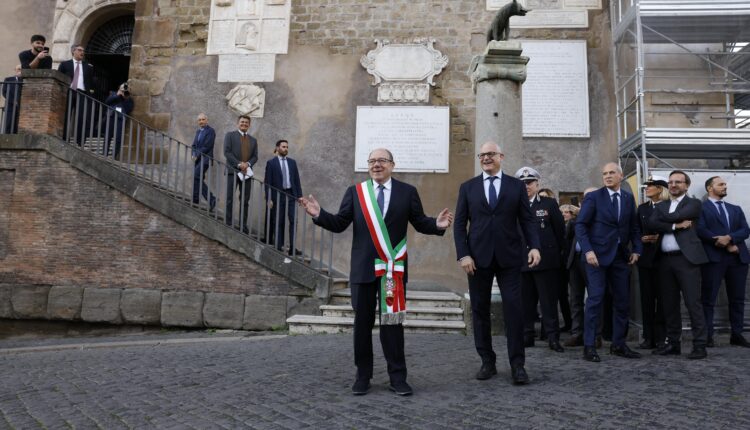 Roma, la Giunta approva due nuove misure: Verdone “sindaco per un giorno” partecipa ai lavori