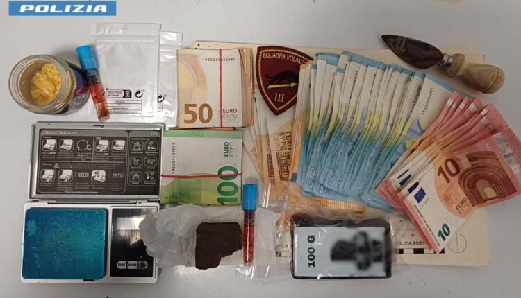 Como, 20enne arrestato per detenzione ai fini di spaccio: trovati cocaina, hashish e “WAX” nell’abitazione