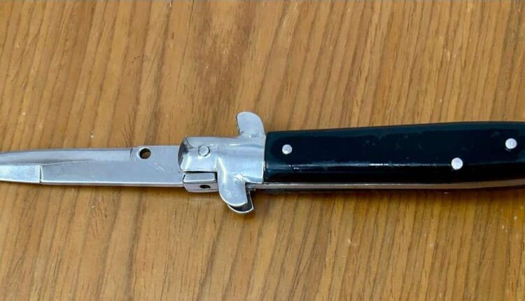 Pescara, 27enne denunciato per porto abusivo di arma: aveva un coltello a scatto nel marsupio