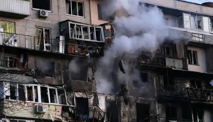 Notte di fuoco su Kiev: centinaia di missili e droni russi sulla capitale, quattro morti e decine di feriti.