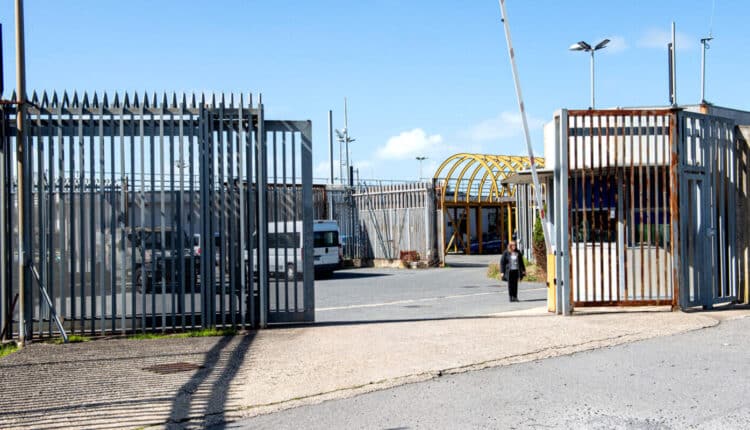 Vicenza, donna responsabile di aggressioni e danneggiamenti trasferita al CPR di Roma