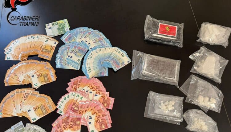 Trapani, arrestata una donna con 3 chili di cocaina e anfetamine: droga nascosta tra la spesa e in un mastello dei rifiuti